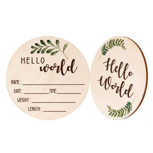 Panneau d'annonce de naissance « Hello World » en bois sculpté avec message pour bébé nouveau-né - Product Image 1