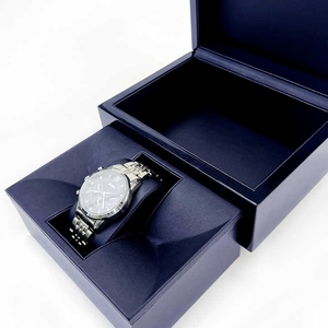 Présentez vos montres dans des boîtes de <span class=keywords><strong>montre</strong></span> en bois distinctives à haute brillance offrant un design tendance et robuste <span class=keywords><strong>pour</strong></span> un rangement moderne des montres - Product Image 6