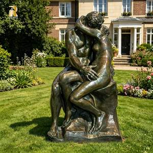 Statua in Bronzo a Grandezza Naturale 'Il Bacio' di RELONG, Scultura in Stile Europeo per Ville di Lusso e Giardini Esterni - Product Image 1