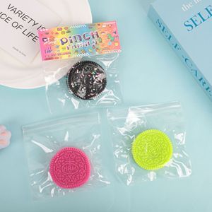 Juguetes Blandos de Plástico con Forma de Comida Realista, Juguetes Antiestrés Súper Suaves de Donut y Pata de Gato para Niños Unisex - Product Image 2