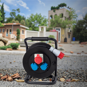 Avvolgicavo Elettrico Industriale a 5 Pin CEE con 3 Prese, Certificato CE, IP44, 230V, con Interruttore Termico, Garanzia di 2 Anni, Protezione Bambini - Product Image 3