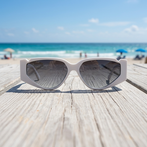Gafas de Sol Unisex Ligeras con Protección UV400 y Montura Completa Blancas 1051 para Uso en Exteriores y Playa - Product Image 3