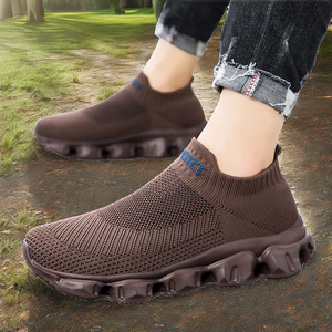 Chaussures de course légères pour hommes en gros, nouveau style, semelle souple, maille respirante avec semelle intérieure en EVA pour l'été - Product Image 2