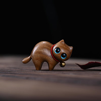 Figurine de chat sculptée à la main en bois de santal, décoration de table de bureau, ornement artisanal animalier pour cadeau de Noël