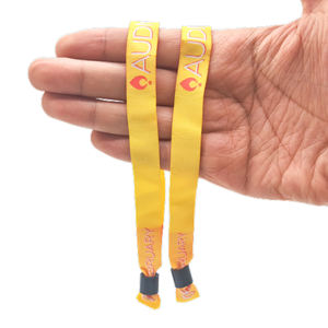 מכירה לוהטת Custom אלסטי צבע שינוי זוהר <span class=keywords><strong>paw</strong></span> הדפסת גליטר wristbands pvc ארוג usb להקת יד סיליקון צמיד עם קסם - Product Image 2