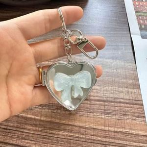 Porte-clés rechargeable en métal, style classique, en forme de nœud, miroir cœur, design de niche, accessoires de sac, populaire en Corée - Product Image 4