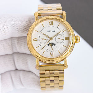 Montre plaquée or 18 carats avec affichage du calendrier complet et des phases lunaires, boîtier gravé doré, lunette à motif sculpté, montre sophistiquée et audacieuse - Product Image 3