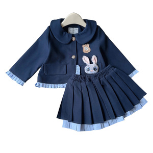 Costume de policière pour filles, nouveau style printemps-automne, ensemble deux pièces mignon et tendance comprenant un manteau, une jupe plissée, des nœuds, en laine peignée - Product Image 5