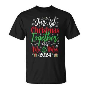 Notre premier Noël en tant que M. et Mme 2024, t-shirt pour couple, cadeau de vacances pour les jeunes mariés - Product Image 1
