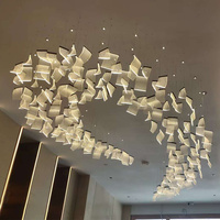 Lustres en acrylique sur mesure pour salon de villa moderne, décoration intérieure, lustre en métal et acrylique pour plafond haut