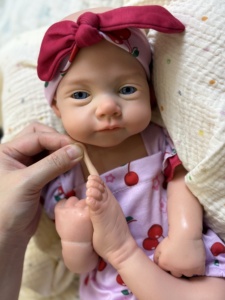 Muñeca Reborn de Silicona Sólida de Cuerpo Completo de 18 Pulgadas, Directo de Fábrica, Juguete Suave para Niños Pequeños, Impermeable, Hecha a Mano, Realista, Set de Regalo para Niñas - Product Image 5