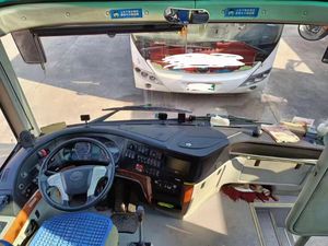 Lujo Yu-Tong ZK6122 Diesel Tour Autobús de pasajeros 48 asientos Conducción a la izquierda Transmisión manual Euro 3 Emisión Usado para la venta - Product Image 5