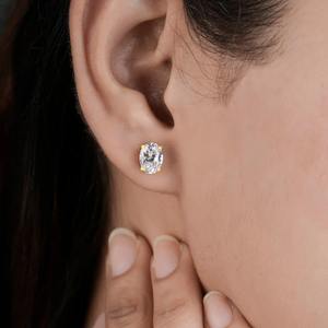 Boucles d'oreilles clous ovales à quatre griffes en diamant de laboratoire, profil carré tendance, or rose et or blanc, pour fiançailles, mariages, fêtes, cadeaux - Product Image 1