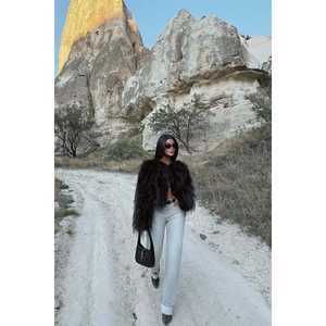 Manteau long et ajusté en fourrure noire Leroy avec imprimé vintage, fermeture à simple boutonnage, en fausse laine et soie - Product Image 5