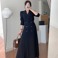 Robe longue décontractée élégante à col tailleur, double boutonnage et ceinture, couleur unie, collection automne 2026, vente en gros pour boutiques