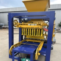 Machine automatique de fabrication de briques QT4-24 pour les fabricants de blocs en Afrique