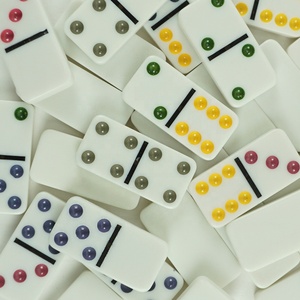 Boîte à <span class=keywords><strong>dominos</strong></span> en bois avec logo personnalisé d'usine, avec <span class=keywords><strong>dominos</strong></span> en bois sculptés avec le <span class=keywords><strong>drapeau</strong></span> de Porto Rico, points noirs et clou doré pour jeu de table - Product Image 6