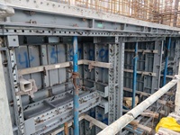 Coffrage en acier allié haute résistance, taille réglable, pour la coulée de béton d'escaliers et de murs