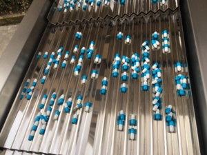 Machine de comptage et d'embouteillage automatique à grande vitesse, équipement électronique de comptage et de remplissage de comprimés et de capsules - Product Image 2