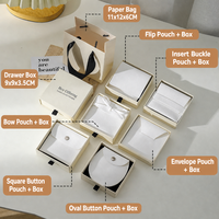 Boîte à bijoux personnalisée HKSTY populaire avec logo, 9x9x3,5 cm, avec pochette intérieure, texte noir estampé à chaud pour emballage de bracelets