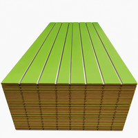 Panneau cannelé 18 mm en MDF mélaminé, grain de bois blanc moderne, rainuré E0/E1 pour système d'affichage mural à lattes pour la vente au détail