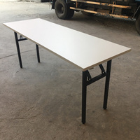 Prix moins cher de haute qualité 180cm Table pliante à base métallique rectangulaire en mélamine