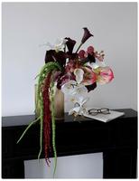 M995 Kaskadierender Tropischer Hochzeitsstrauß Dunkelviolette Calla-Lilie Weiße Orchidee Rosa Anthurium Hängender Amaranth Brautstrauß