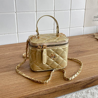 Mini sac à bandoulière matelassé en cuir PU pour femme avec boucle florale