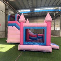 Château gonflable princesse avec toboggan multicolore (rose/bleu/violet) pour usage commercial, idéal pour les locations de fêtes d'anniversaire