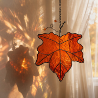 Attrape-soleil en verre teinté feuille d'érable orange, verre ondulé ambré, décoration d'automne, cadeau de Thanksgiving, art suspendu pour fenêtre