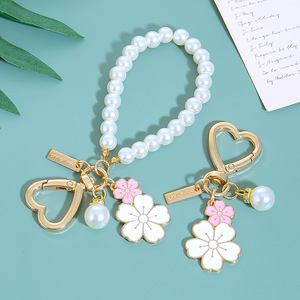Porte-clés en métal texturé de haute qualité, magnifique accessoire en perles de fleurs de cerisier, porte-clés perlé, breloque de sac, cadeau d'anniversaire - Product Image 2