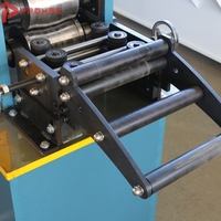 Machine de profilage de profilés en acier Omega pour la production de profilés métalliques et la fabrication de matériaux de construction avec des performances fiables