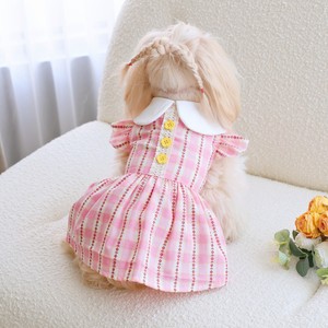Robe pour animaux de compagnie à carreaux gingham avec col Peter Pan et boutons rouges pour chiens et chats, à porter en toutes saisons - Product Image 2