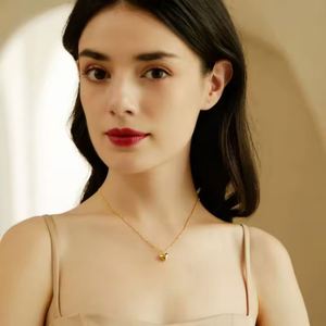 Collar de Plata de Ley 925 Chapado en Oro con Colgante de Corazón Tridimensional Simple, Joyería Fina para Mujer, Joyería de Oro de 18k Personalizada - Product Image 6