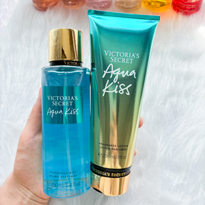 Ensemble de lotion pour le corps <span class=keywords><strong>et</strong></span> brume corporelle <span class=keywords><strong>Victoria</strong></span> <span class=keywords><strong>Secret</strong></span> Aqua Kiss Original <span class=keywords><strong>Parfum</strong></span>é pour femmes, 250 ml de spray <span class=keywords><strong>et</strong></span> 236 ml de crème lotion - Product Image 1