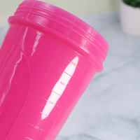 Shaker personnalisé en plastique sans BPA pour protéines en poudre, réutilisable et écologique, idéal pour la gym et le camping, avec maille de qualité alimentaire