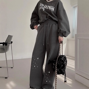 Conjunto de 2 Piezas Otoño Invierno 2026, Elegante y Vintage para <span class=keywords><strong>Mujer</strong></span>, Top con Estampado de Letras y Pantalones Casuales de Cintura Alta con Cordón Ajustable - Product Image 2