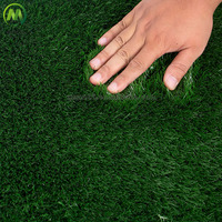 Gazon synthétique pour aire de jeux, tapis d'herbe artificielle haute simulation, pelouse artificielle de haute qualité pour le sport et l'aménagement paysager