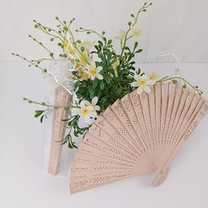 Éventails pliants en bois de santal personnalisés avec logo, éventails à main pour mariage, éventails pliants portables - Product Image 6