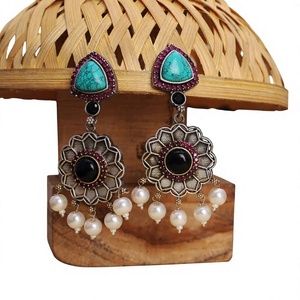 Pendientes de Plata Oxidada con Circonita Corte Pera y Perla de Imitación, Clásicos para Mujer, Precio al por Mayor, Proveedor Mayorista - Product Image 1