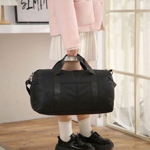 Nouveau Sac de Sport et de Voyage Imperméable Personnalisé 2025 pour Hommes et Femmes, avec Compartiment Sec et Humide, Sac Polochon Portable Étanche - Product Image 4