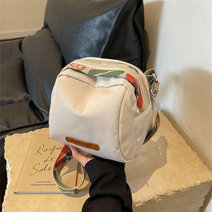 Water-resistant High Quality Oxford Fabric Pattern Strap Shoulder Tote With Zipper Pockets Cross Body Women Tote <strong>Bag</strong> - Product Image 1