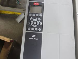 Neuer Originalware Sofort Lieferbar Graham 6000H11 Frequenzumrichter VLT 6008 <span class=keywords><strong>3</strong></span>-Phasen 460V 50-60HZ Industrielle Automatisierung PLC&PAC-Bestes Preis-Leistungs-Verhältnis - Product Image 5