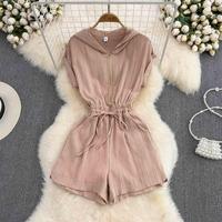 Combinaison short décontractée slim pour femme avec sweat à capuche et ceinture, idéale pour l'été