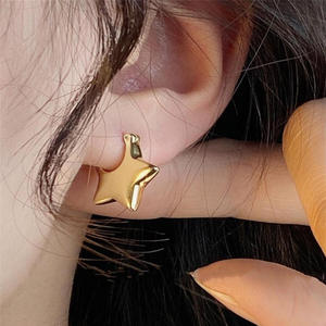 Orecchini a Cerchio E4206 Star Dorati Minimalisti Unisex per Uso Quotidiano Gioielli Raffinati - Product Image 5