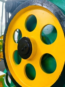 Máquina de Estampagem Mecânica Excêntrica J23-10T Série 12-40 Toneladas, Venda Quente de Fábrica, Bomba de Motor de Alta Eficiência - Product Image 6