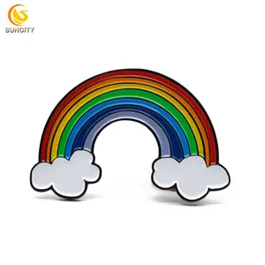 Pin de esmalte macio personalizado, emblema em nuvem de arco-íris para bolsa