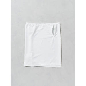 Boucles d'oreilles et écharpe en maille blanche pour un style de vie actif - Product Image 1