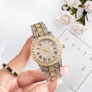 Reloj de lujo para mujer con diamantes, correa bicolor, esfera con números romanos, reloj de pulsera de moda, relojes de pulsera de lujo personalizados baratos. - Product Image 1