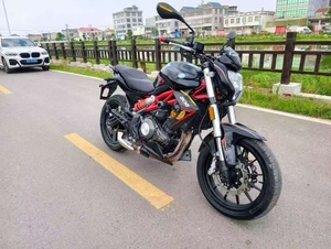 Motocicleta Urbana <span class=keywords><strong>Naked</strong></span> <span class=keywords><strong>Benelli</strong></span> 302S Negra y Roja con Motor Bicilíndrico en Paralelo, Chasis Trellis, Amortiguador Trasero Ajustable, Doble Disco ABS, Deportiva para Desplazamientos - Product Image 1